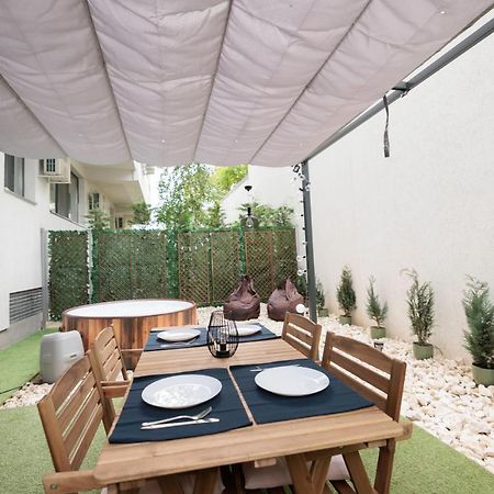 Downtown Hidden Garden With Jacuzzi In Bucharest Apartment Exterior photo