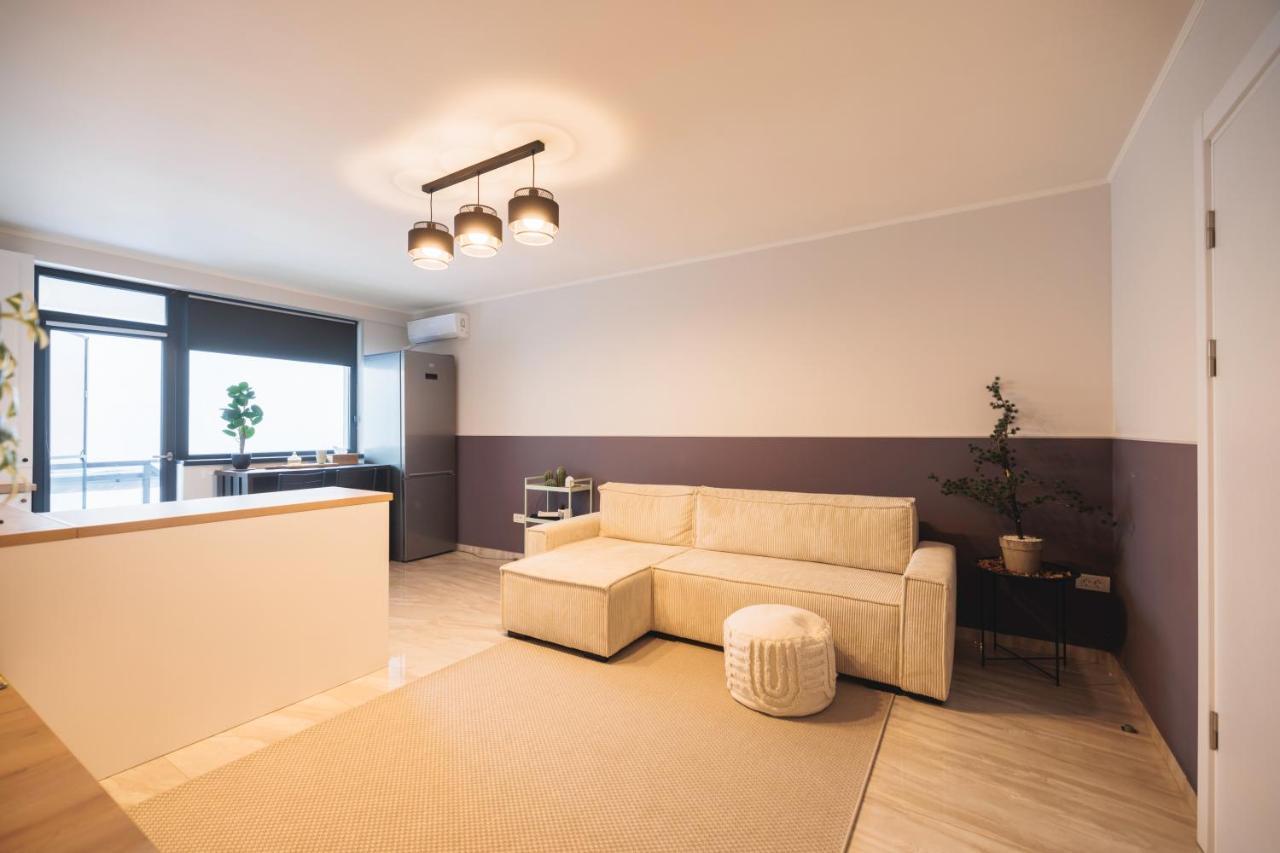 Downtown Hidden Garden With Jacuzzi In Bucharest Apartment Exterior photo