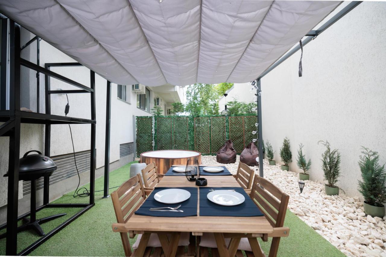 Downtown Hidden Garden With Jacuzzi In Bucharest Apartment Exterior photo