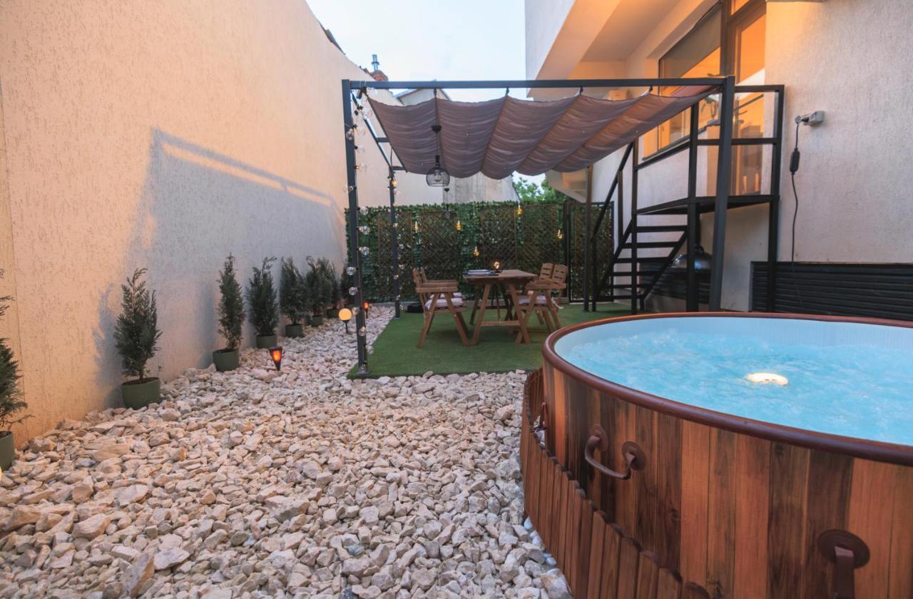Downtown Hidden Garden With Jacuzzi In Bucharest Apartment Exterior photo
