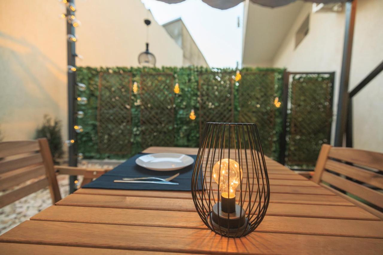Downtown Hidden Garden With Jacuzzi In Bucharest Apartment Exterior photo