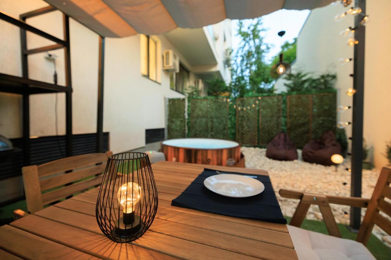 Downtown Hidden Garden With Jacuzzi In Bucharest Apartment Exterior photo